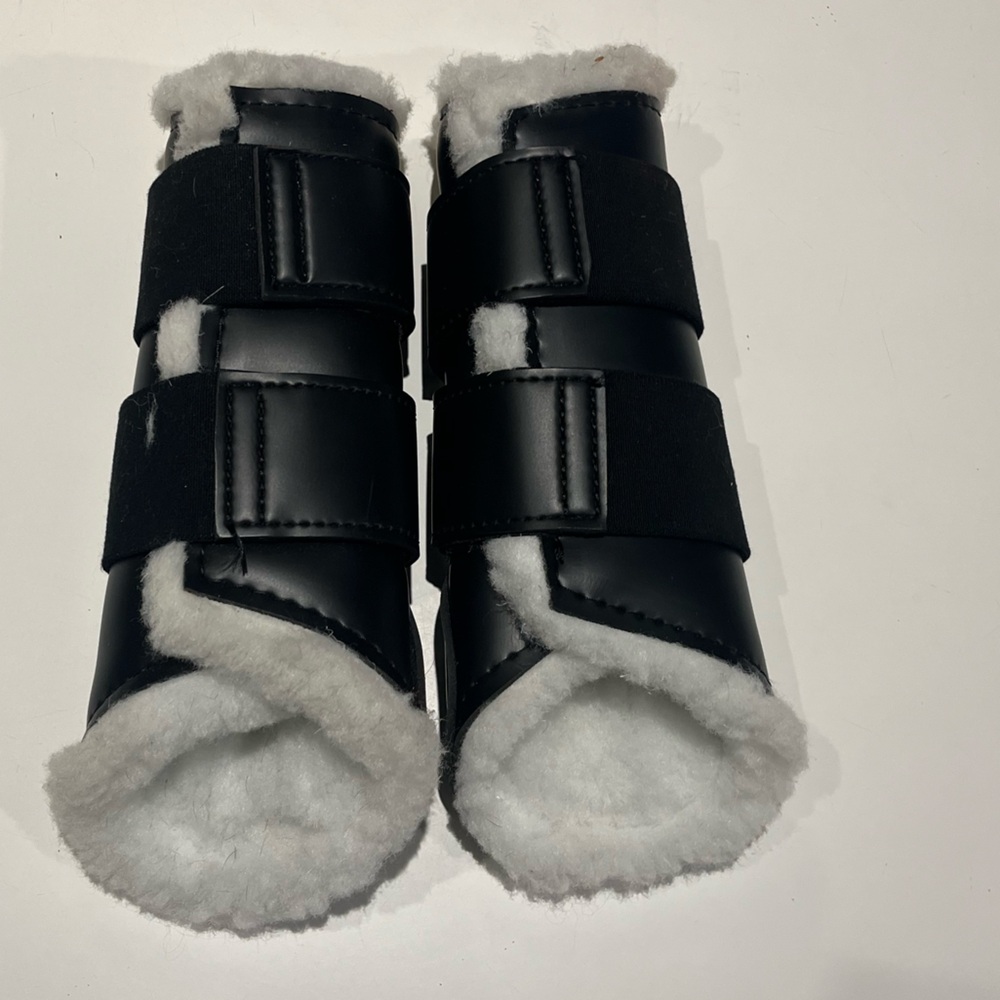 New Dover saddlery front boots size medium